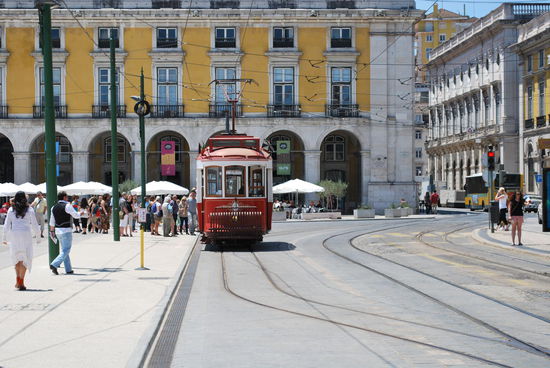 Tram an der Praça do Comérco