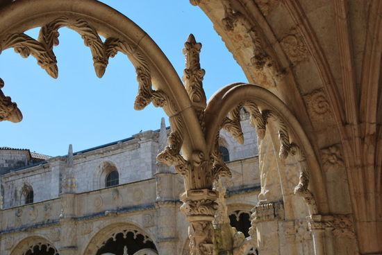 Ein wirklich aussergewöhnlich schönes Bauwerk im manuelinischen Stil - ja, ja ich mache mich wichtig, denn natürlich habe ich keine Ahnung von irgendwelchen manuelinischen, geschweige denn sonstigen Baustilen...