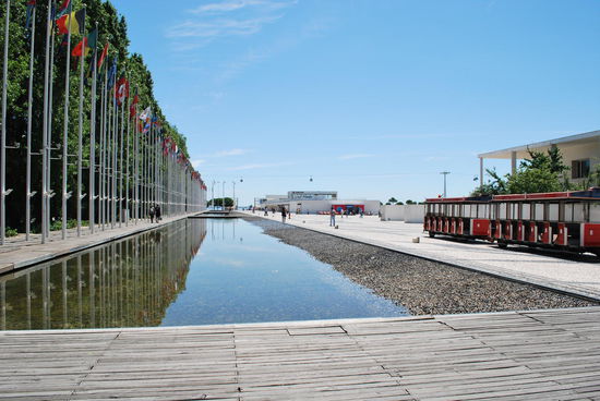 Alle Flaggen aller Nationen im Park der Nationen - ich suche das grösste Ozeanarium Europas