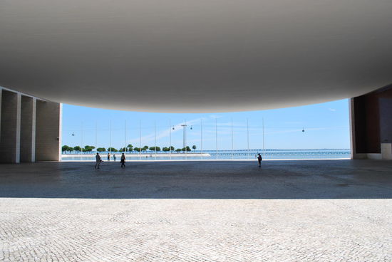 Sehr, sehr moderne Architektur im EXPO-Park