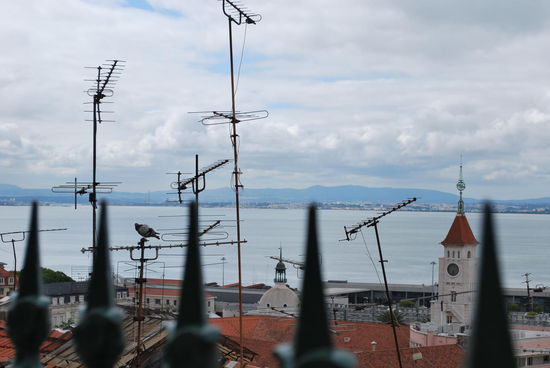 Antennen-Wirrwarr im Bairro Alto