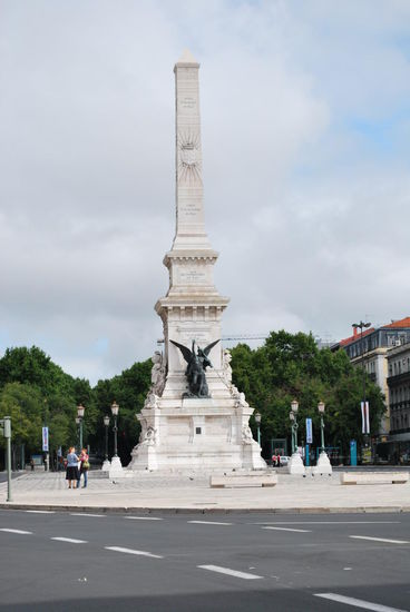 Praça dos Restauradores und Anfang der Avenida da Liberdade