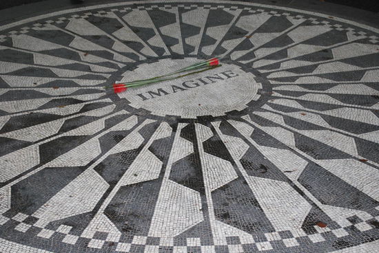 "Imagine all the people..."  (all die vielen Leute, die drumherumstanden !)