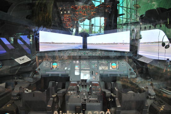 Im Simulator eines Airbus A330 - gerade gelandet...