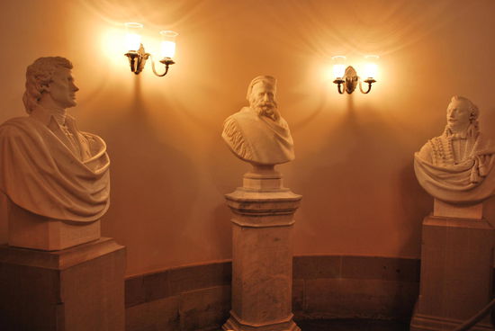 Im Bereich des Übergangs vom ältesten Gebäudeteil zum neuesten..