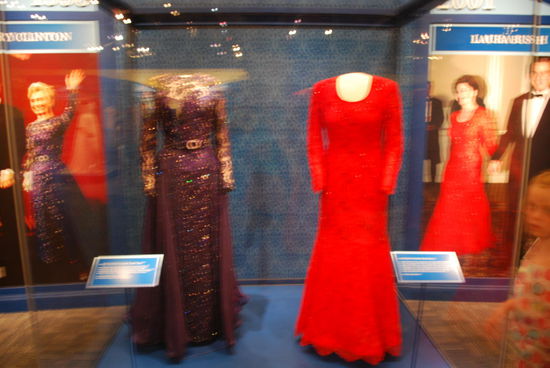 Hilary Clinton und Laura Bush