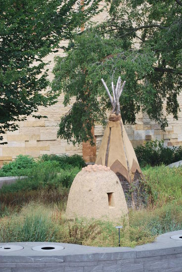 So, mit Tipi und so... ich habe nicht wirklich Lust mehr, rase dadurch und finde es komisch leer. Ein Museum der Smithsonians, das ich jetzt nicht wirklich mag.