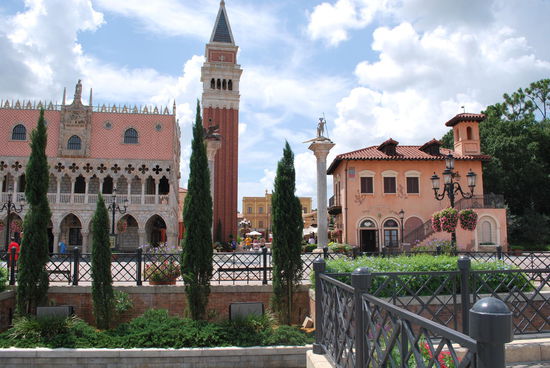 Der Inbegriff Italiens ist natürlich Venedig und nicht Rom... Speisekarte ? Pizza und Pasta
