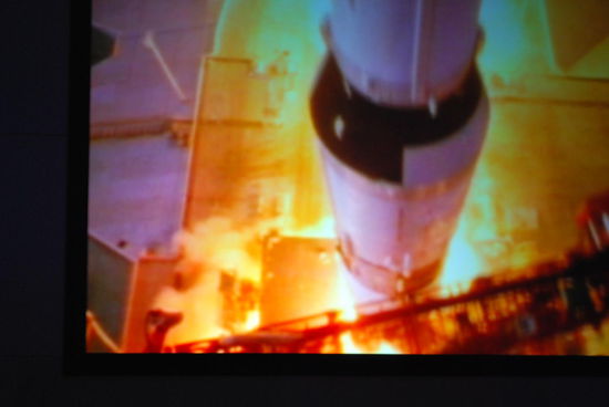 Und es ruckelt der Boden unter den Füssen ! Der Lärm ist auch ganz nett...