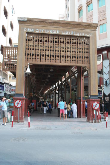 Gold Souk - hier lasse ich mir Zeit, denn ich will etwas kaufen: Ohrringe !