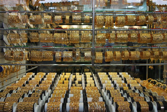 Frau geht schon mal in Schnapp-Atmung über angesichts des ganzen Goldes !!!