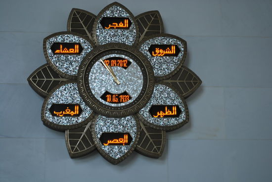 Die Gebetszeiten werden postmodern digital angezeigt