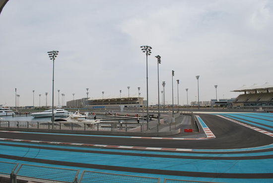 Yacht-Eigner können hier noch bequemer als in Monaco das Rennen beobachten !