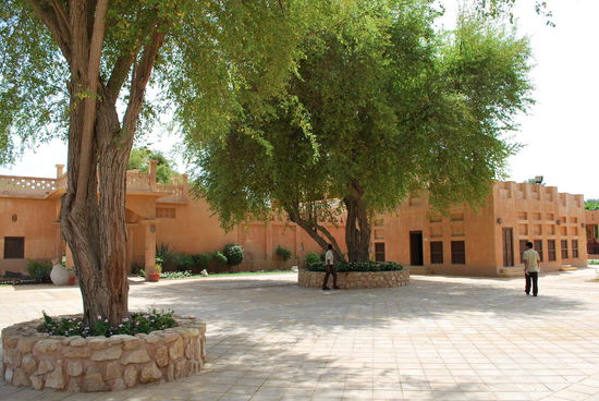 weitläufiger Innenhof