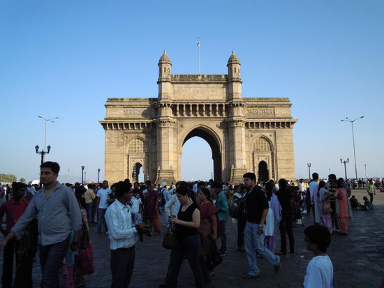 ...Trubel am Gateway of India geniessen...