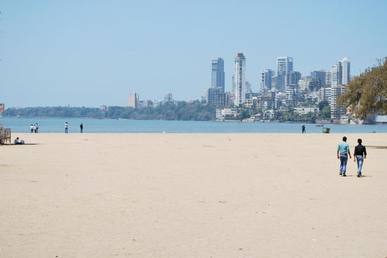 Chowpatty Beach - kein Badestrand !!! Das Wasser ist d r e c k i g !!!