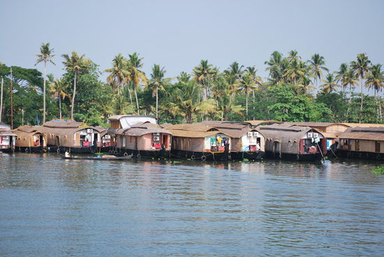 Hausbootfahrten sind big business in Kerala !