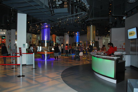 Eine spezielle Abfüllung Coke gibt es für jeden Besucher am Ausgang, ich habe sie nach Hause geschleppt und werde sie nie trinken !