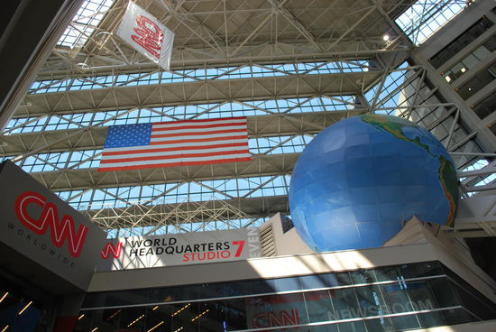 Im Erdgeschoss des CNN-buildings gibt es Wendy´s und so esse ich einen quarterpounder + french fries zu Mittag.