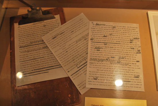 Das sind Originalteile aus dem Manuskript. Frau M. hat viele Rechtschreibfehler gemacht und immer wieder herum-korrigiert, aber sie hatte ja auch 10 Jahre Zeit dazu.