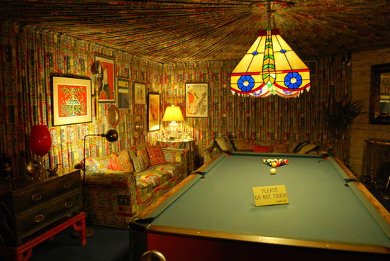 Okay, im stoffbespannten Billardzimmer wird es jetzt schon etwas skurriler