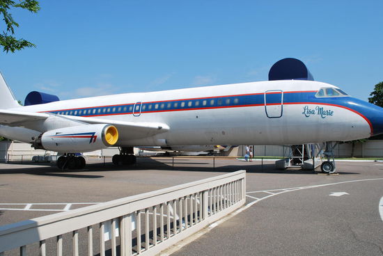 und Elvis´Privatflugzeug, die Lisa Marie.