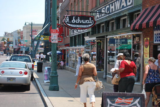 A. Schwab ist ein herrlicher (und berühmter) Laden für jede Menge Krimskram und der einzige verbliebene Originalladen auf Beale Street, gegründet 1876.