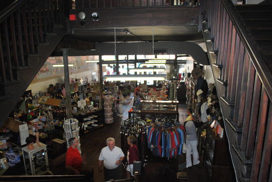 Ich würde das Motto umschreiben: "Alles, was Du bei Schwab´s findest, brauchst Du definitiv niemals !"