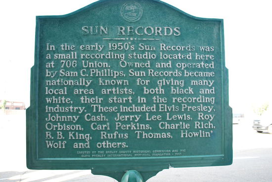 An den Sun Studios bin ich pünktlich um 09.00 Uhr für die 1. Führung des Tages. Das legendäre Studio ist klein, aber fein und die Geschichte wird sehr lebhaft von einer jungen Dame erzählt. Geburtsort des Rock´n Roll.