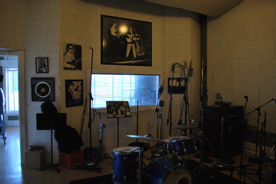 Mikrofone und Instrumente sind original