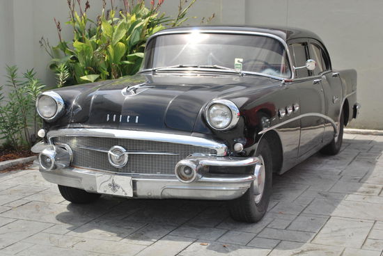 und warum auch immer: Auf dem Parkplatz des Klosters stand dieser tolle alte Buick