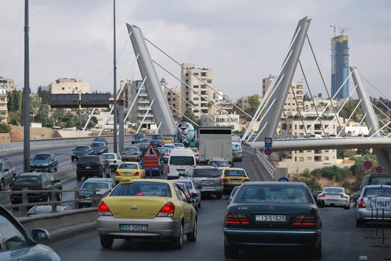 Die Brücke ist ganz neu und soll den Stadtverkehr entlasten.