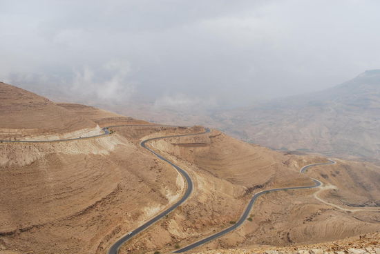 Serpentinen durch das Wadi Mujib