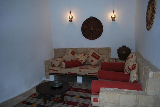 Fernseh-Ecke im Taybet Zaman, sehr gemütlich ! Aber kein Sat-TV, alles arabisch. Verstehe kein Wort.