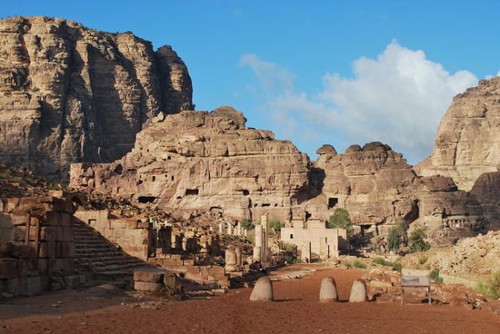 Seht ihr das liegende Fels-Kamel in der Mitte ???