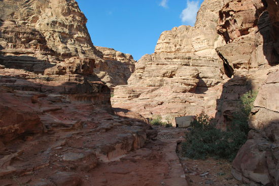 Es geht los, ich schwinge mich auf den Esel.