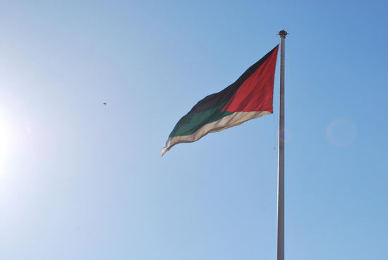 Das ist übrigens die zweite 124 m hohe Flagge des Landes in Aqaba...