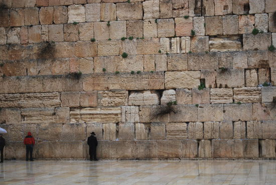 Klagemauer im Regen - heute nicht sehr gut besucht.