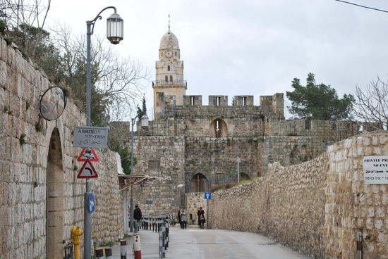 Ich nehme gleich mal eine auto-befahrbare Straße durch das armenische Viertel, um mein Ziel zu erreichen. (Geht am Ende auch nicht schneller).