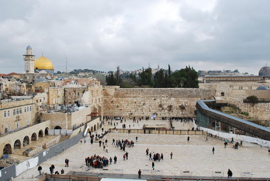 Gesamteindruck - eigentlich ist die Klagemauer nur das letzte Stückchen der Westmauer des Tempelberges. Zwischen Felsendom und Al Aqsa Moschee.