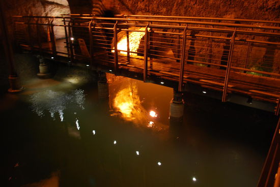 Sogar (Trink-)Wasser in Zisternen gibt es hier unten !