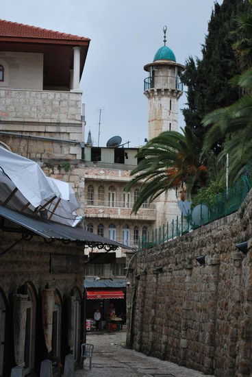 Hinter der Mauer rechts befindet sich das österreichische Hospiz - eine hochgelobte und wohl sehr schöne Unterkunft in Jerusalems Altstadt.