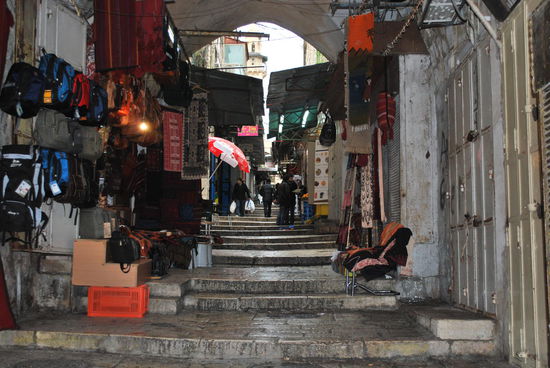 Jetzt beeile ich mich ein wenig, um rechtzeitig vor Beginn des Sabbat im Hotel zurück zu sein und vorher noch Brötchen für´s Frühstück eingekauft zu haben.
