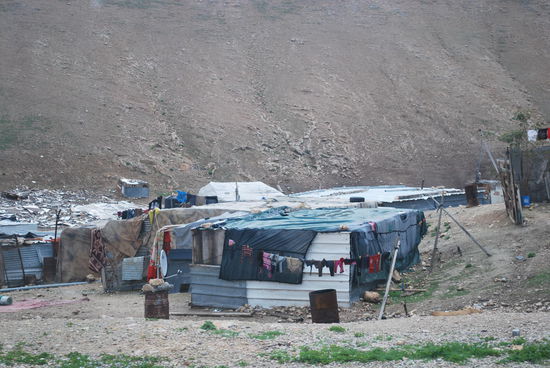 Im Vergleich zu Beduinensiedlungen in Jordanien, finde ich die Dörfer auf der israelischen Seite bei weitem einfacher.