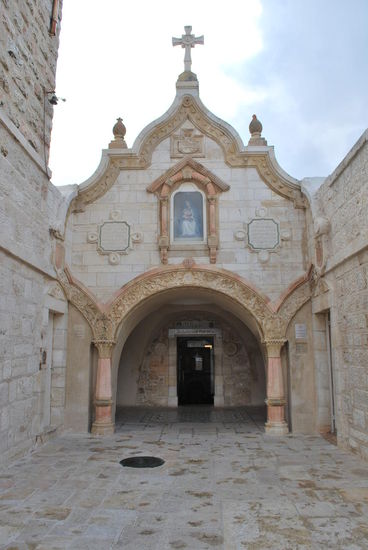 1. Stopp - die milk grotto - hier soll Maria Jesus gestillt haben. Nun ja, ein nicht ganz ungewöhnlicher Vorgang zwischen Mutter und Baby, warum muss man das mit einer Kapelle ehren ?