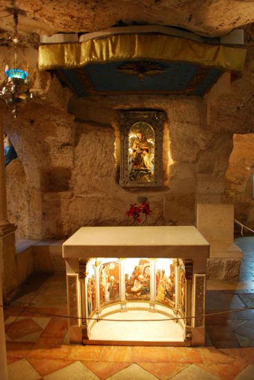 Der kleine Altar im Vordergrund ist natürlich die Stelle, wo der Milchtropfen herunterfiel usw. - naja.