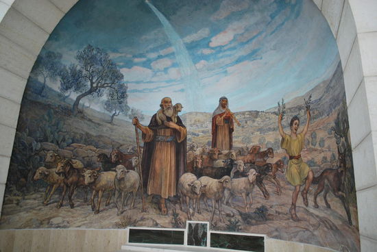 Cooles Bild eigentlich - mit dem ausflippenden Jungen rechts im Bild- er scheint zu rufen "woohoo" und ein wenig Gangnam style zu dancen... 