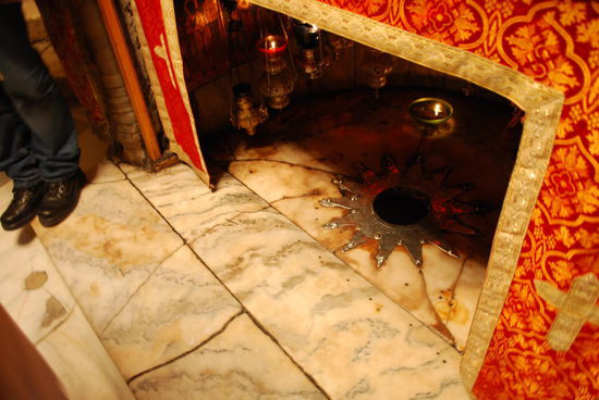 Der 14-zackige Stern: THIS IS IT !!! Das soll der Geburtsort Jesu sein.