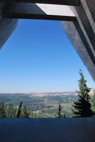 Ausblick von der Terrasse am Ende der Ausstellung.