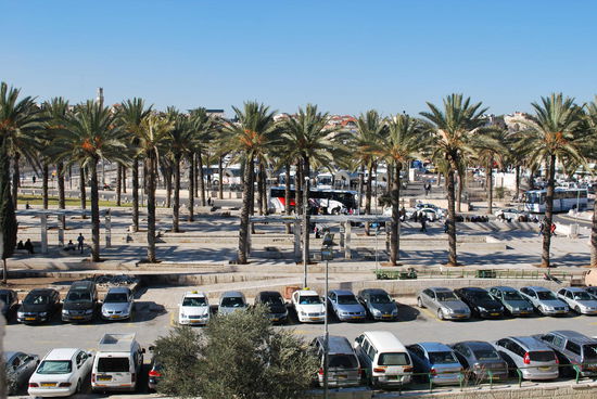 Am Damaskus-Tor von oben: Blick auf den Ost-Jerusalemer Busbahnhof, der zuständig ist für eben Ost-Jerusalem und die Palästinensergebiete.